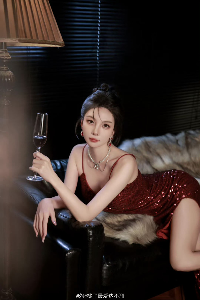 曲婉婷患癌消息震惊娱乐圈，消失已久的她再次成为焦点
